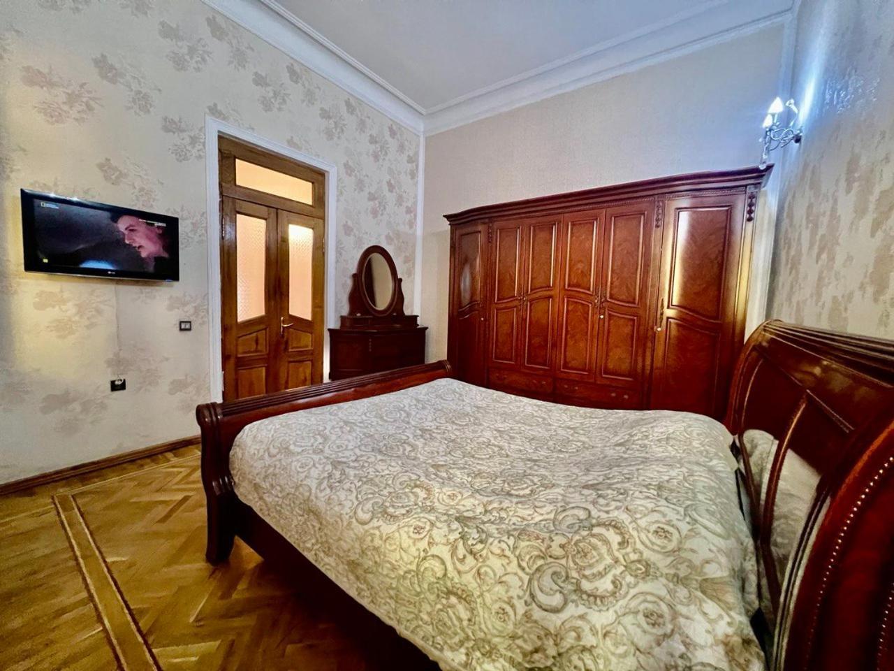 Center Apartment, Nizami Str