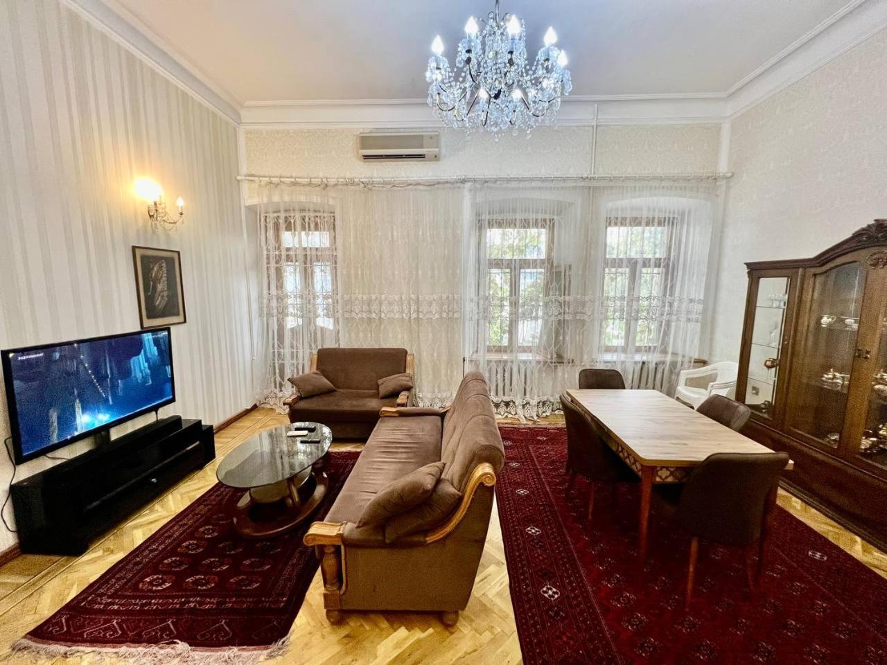 Center Apartment, Nizami Str