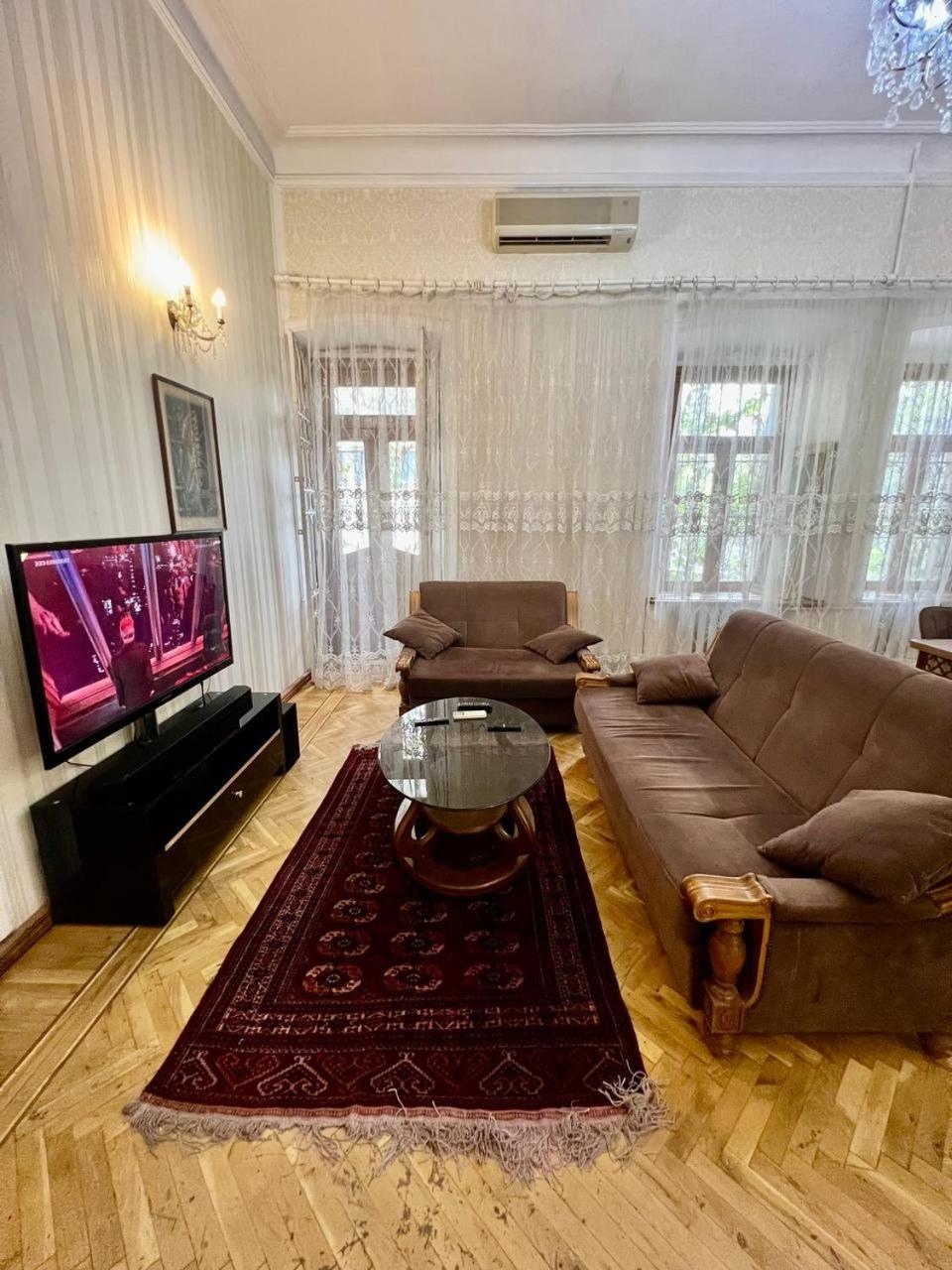 Center Apartment, Nizami Str Apartment